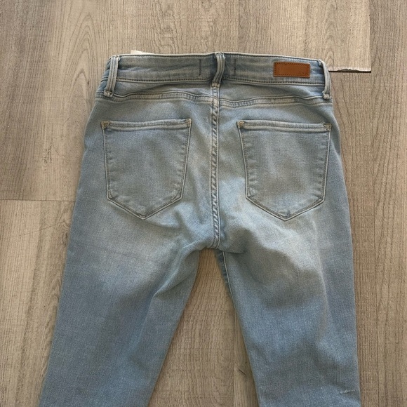 Stylish Blue Distressed Women's Jeans - Picture 5 of 8